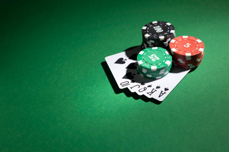 Strategii avansate în poker: Cum să-ți îmbunătățești jocul