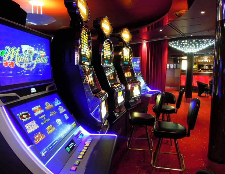 Ce înseamnă volatilitatea unui slot și de ce nu trebuie confundată cu RTP
