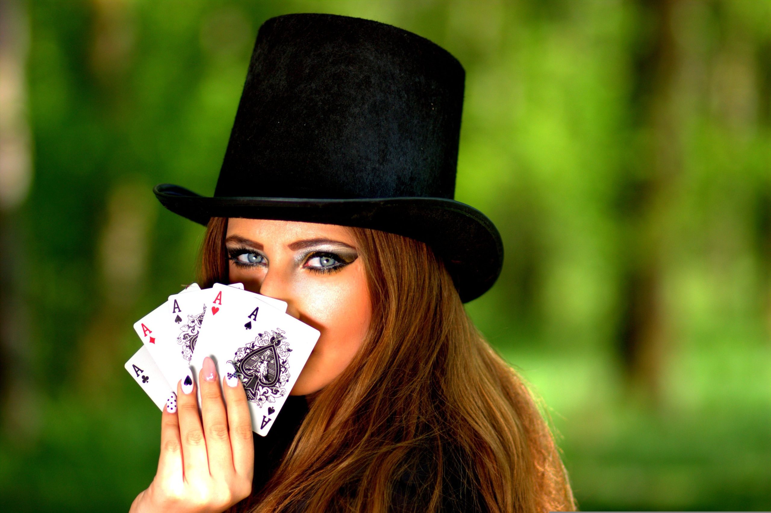 Ce este blind-ul la poker și cum funcționează pariurile obligatorii