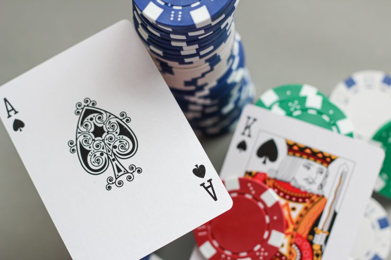 Blackjack european vs. blackjack american: principalele diferențe dintre variante